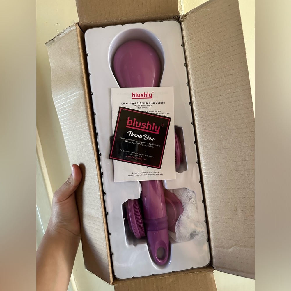 Blushly cleansing body brush